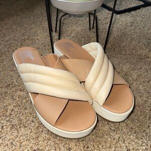 Sorel Women's Cream & Tan Quilted Slide platform Sandals